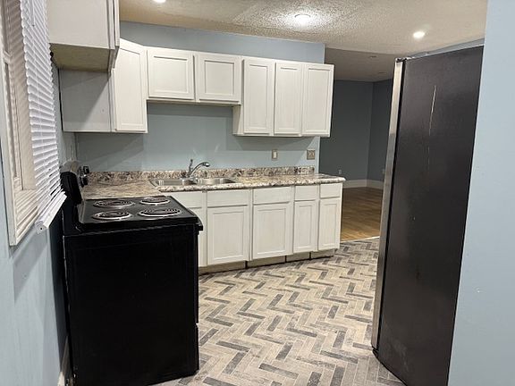 3rd image of 442 Sherburne Ave #1