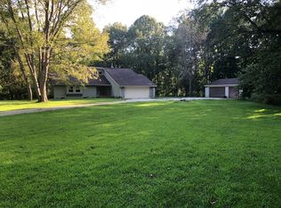 11736 Park Forest St, South Lyon, MI 48178