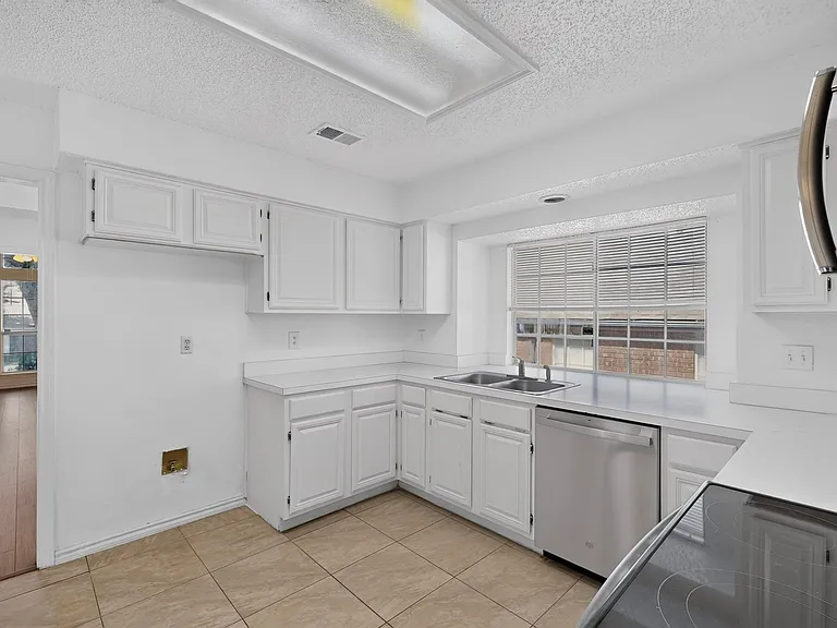 1426 Mapleview Dr — Photo 13