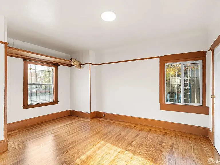 1748 E 15th St #1 — Photo 2