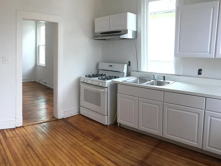2904 Chesley Ave — Photo 14