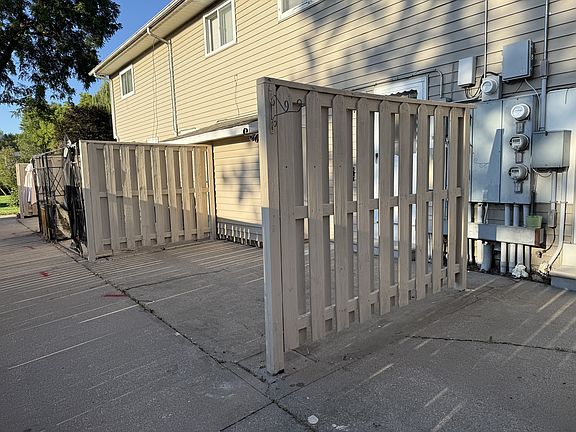 4th image of 340 Elm St W APT 3