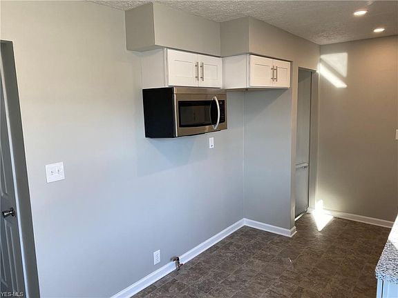 4th image of 16481 Shelby Dr