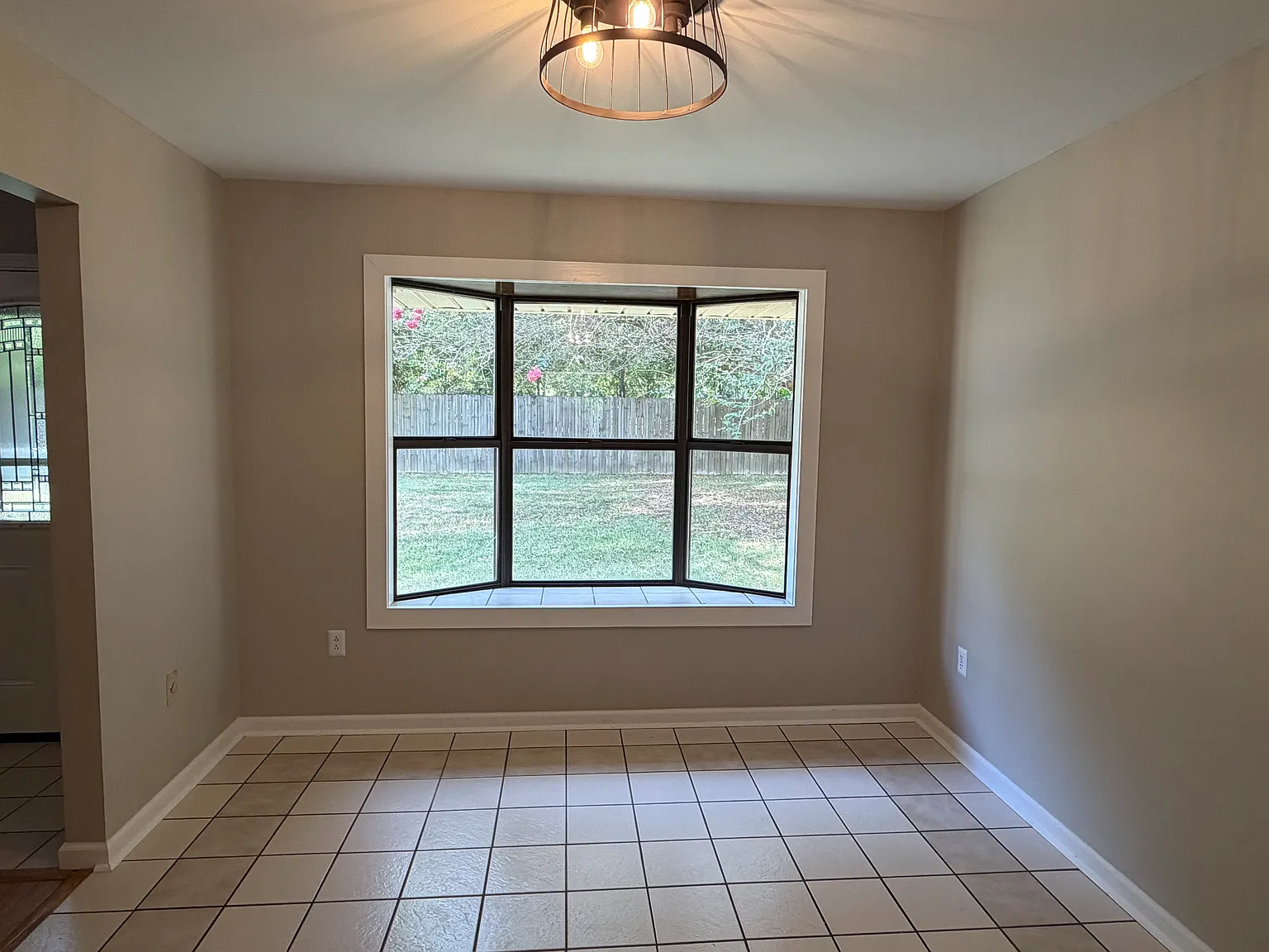 3 bed, 1500 sqft, $1,600 — Photo 3