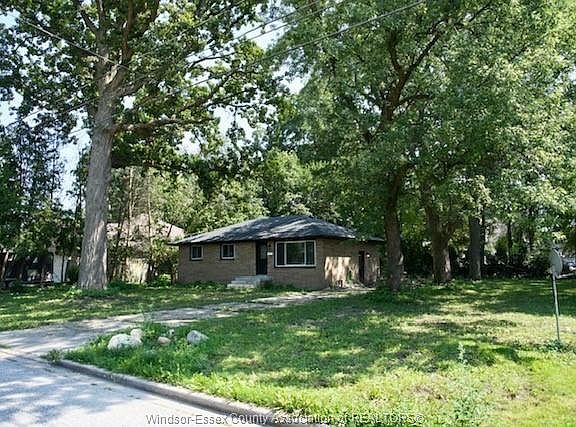 5th image of 955 Roseland Dr S