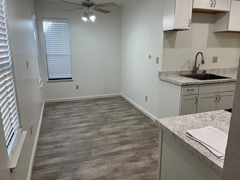 6031 Carolina Cir — Photo 3