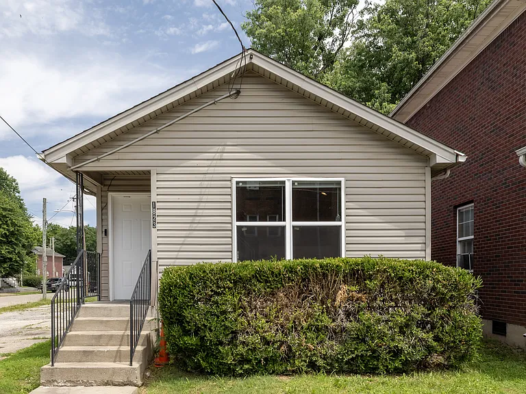 1823 Griffiths Ave — Photo 17