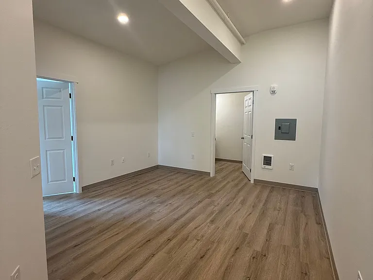 324 W King St — Photo 24
