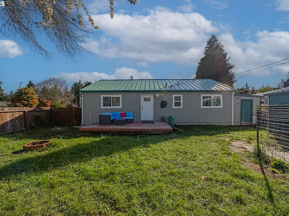 1205 Ocean Ter, Coos Bay, OR 97420
