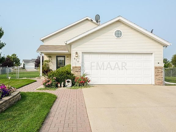 2nd image of 870 Elmwood Pl