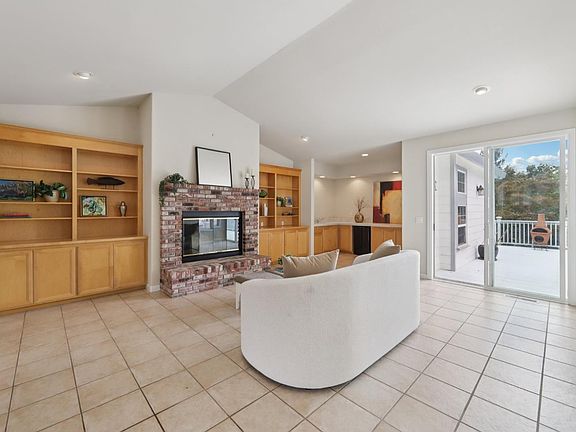 4th image of 498 Sierra Vista Road