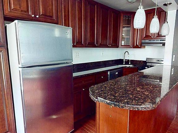 2nd image of 340 E 58th St APT 2D