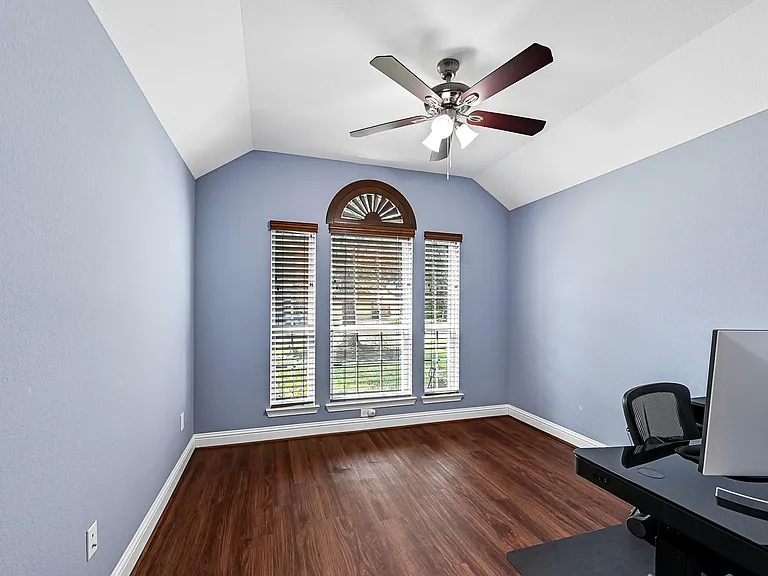 1035 E Hampton Dr — Photo 16