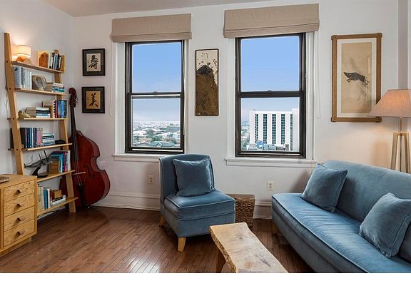4th image of 250 S 13th St APT 13E