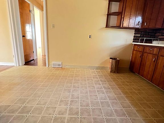 3rd image of 326 Homewood Dr