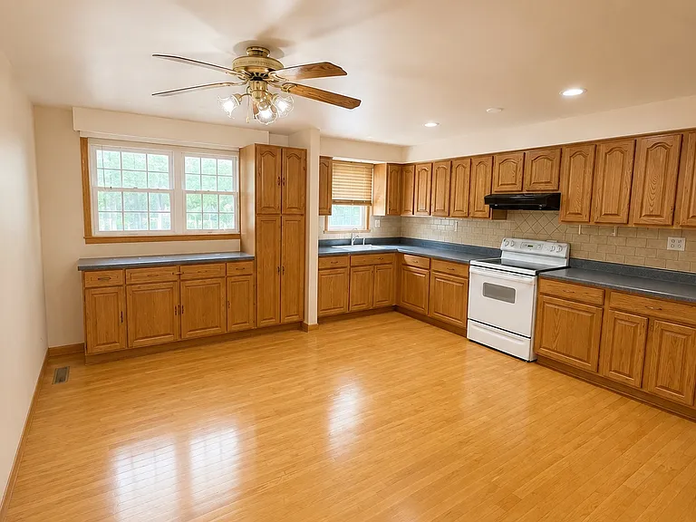 706 Mohawk St — Photo 6