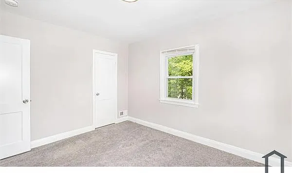 1755 White Oak Ave — Photo 14