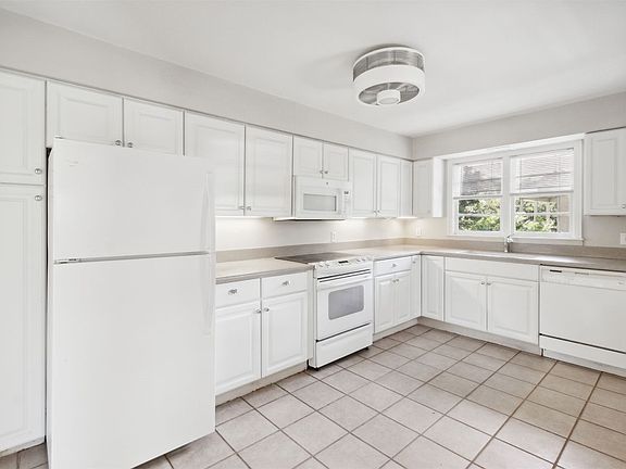 3rd image of 2121 Clinch Dr