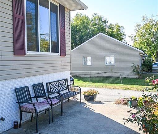 4th image of 616 Winchester St