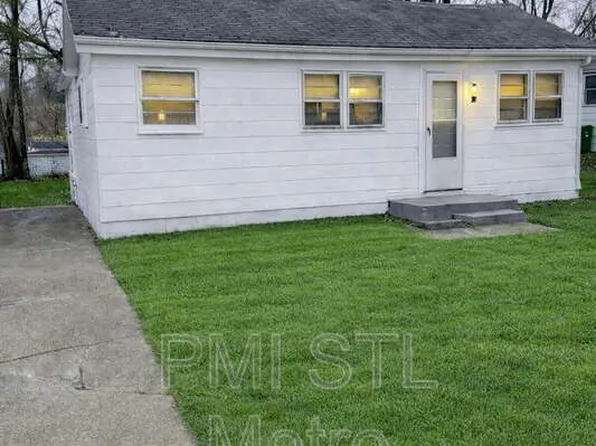 36 Connolly Dr, Saint Louis, MO 63135