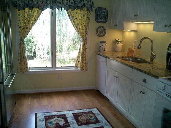 Granite Kitchen Counters, New Appl & Cabinets