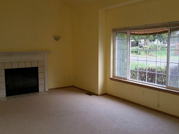 3rd image of 14007 Chinook Cir NW