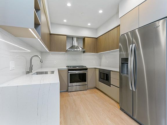 4th image of 11837 Mayfield Ave #203