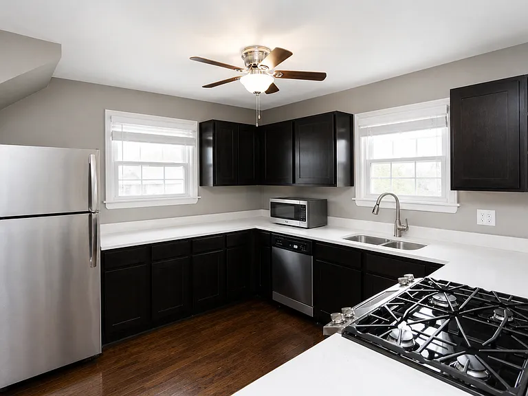 Warwick Court Townhomes — Photo 7