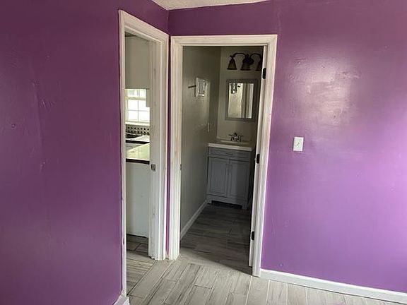 4th image of 2404 Vermont St
