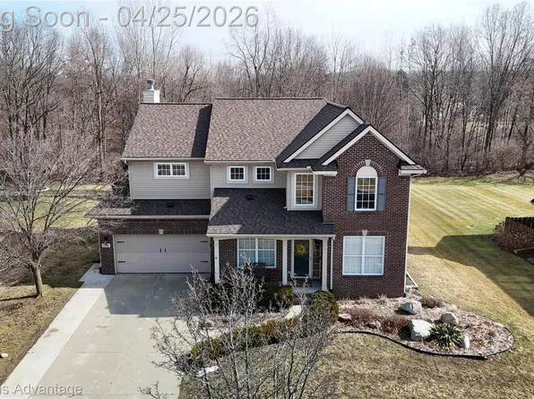 1758 Four Seasons Dr, Howell, MI 48843