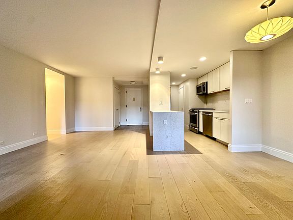 5th image of 160 W 97th St APT 13F