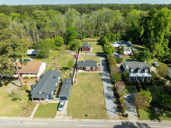 4th image of 322 River Road