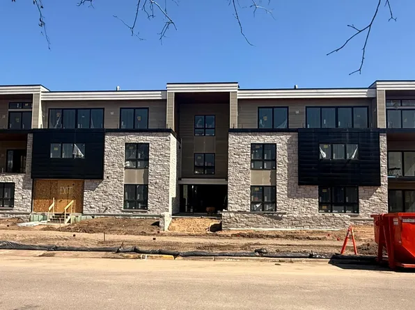 150 Broadway Ave S #2B, Wayzata, MN 55391