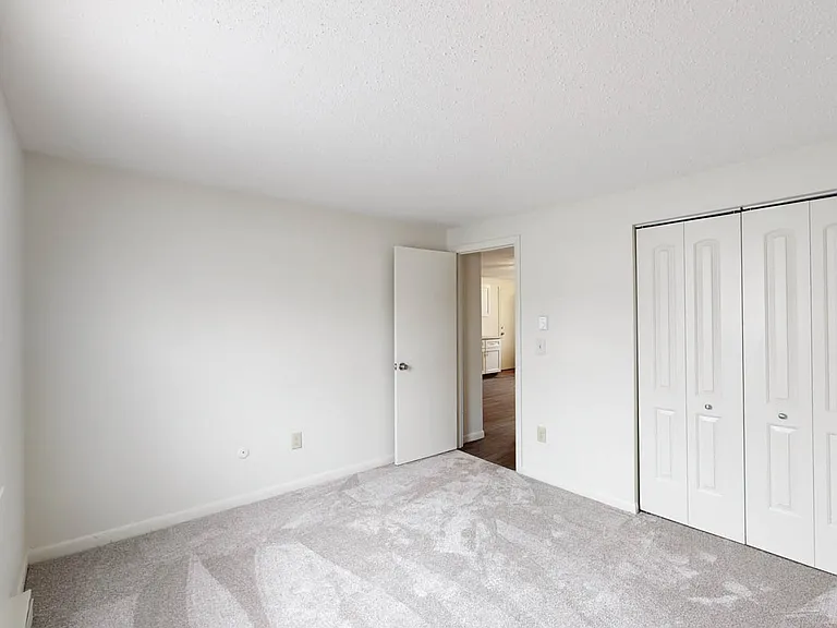 2Bedroom- extra closet space