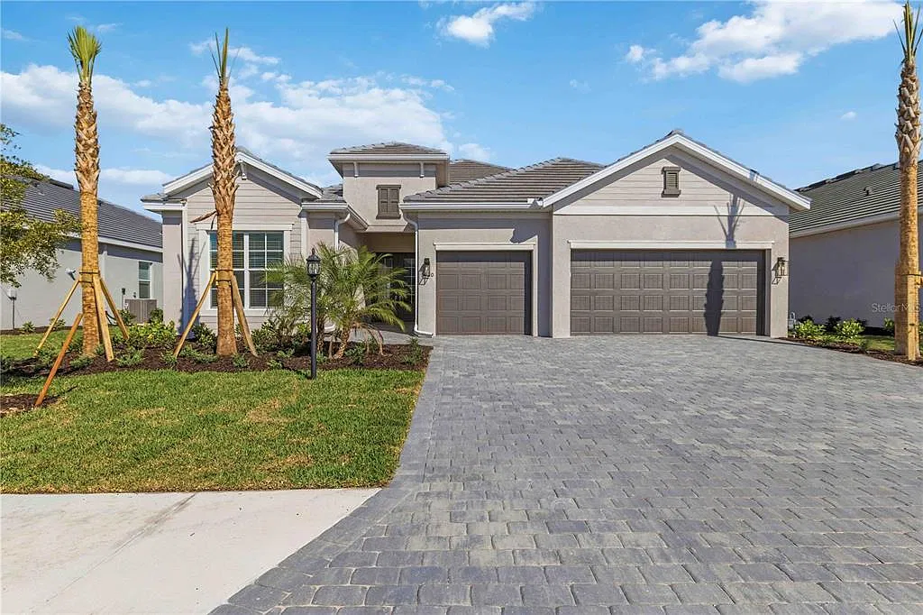 3 bed, 3.0 bath, 2445 sqft, $5,700 — Photo 1