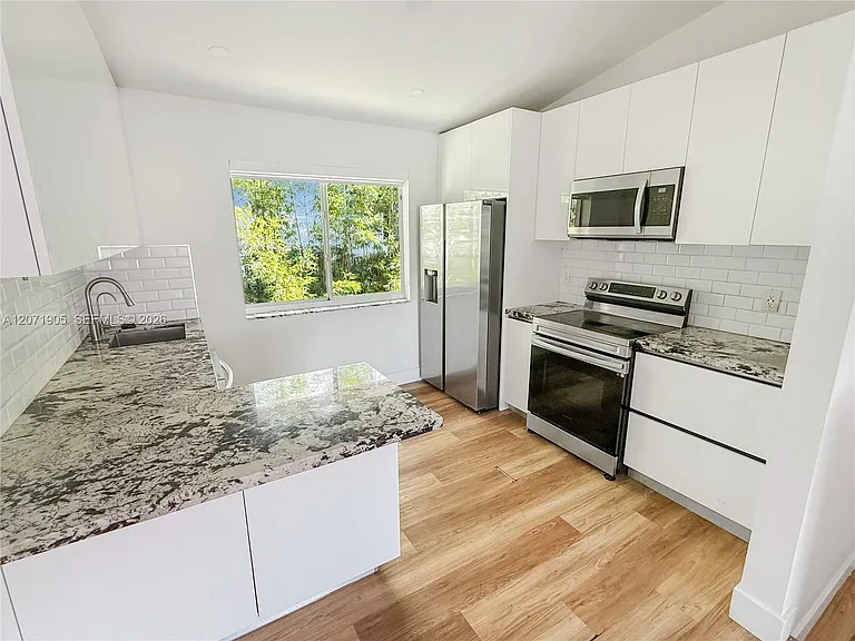 8035 Lake Dr #205 — Photo 2