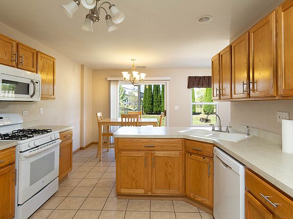 3rd image of 350 Wedgewood Cir