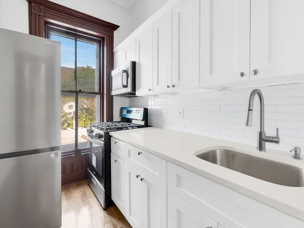 209 Jefferson Avenue image 3 of 4