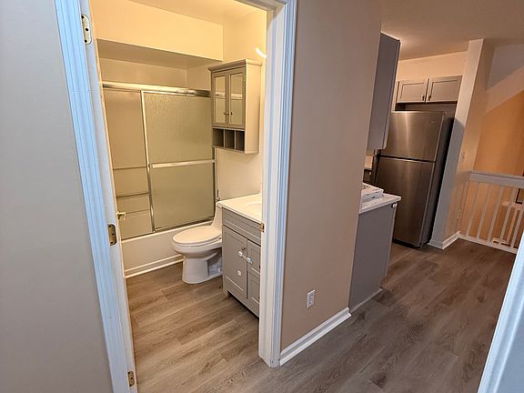 4th image of 13715 Osborn Ave #11