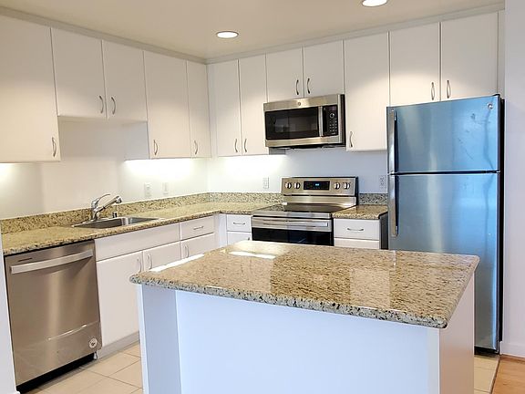 4th image of 260 King St #600S
