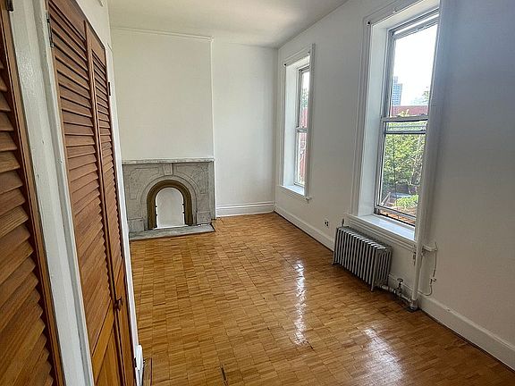 5th image of 410 Adelphi St Floor 2