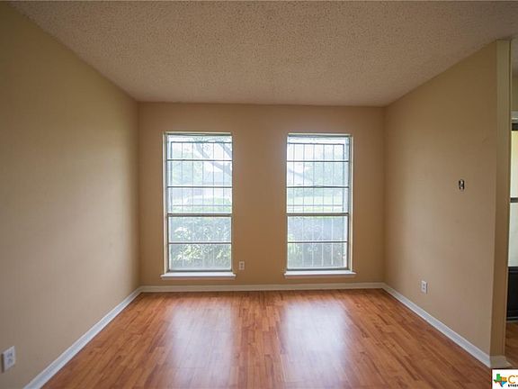 4th image of 600 W Mary Jane Dr