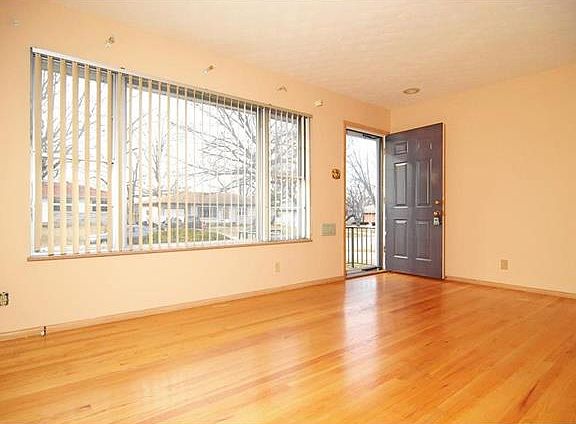 3rd image of 2528 Banister Dr