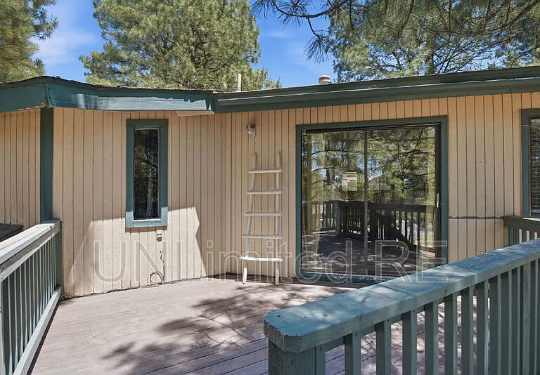1410 N Inverrary Way — Photo 3