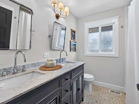4th image of 1016 S Liberty Dr