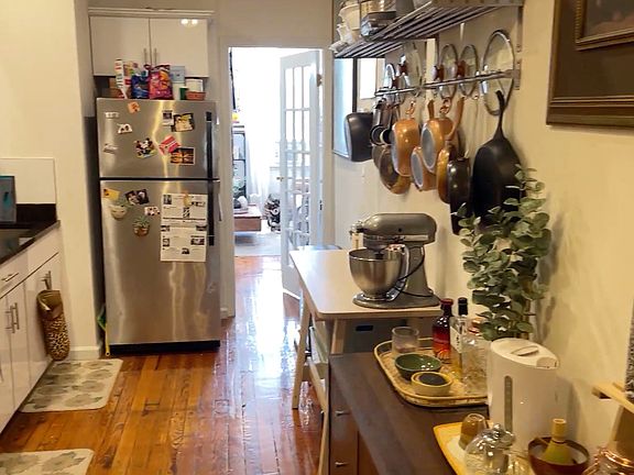 3rd image of 642 Humboldt St APT 3R