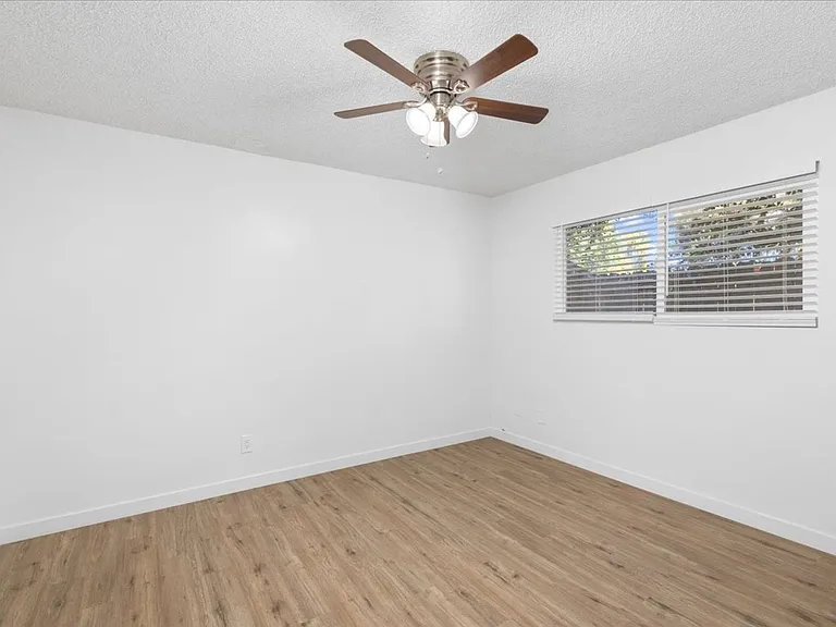 1309 S Juniper St — Photo 16