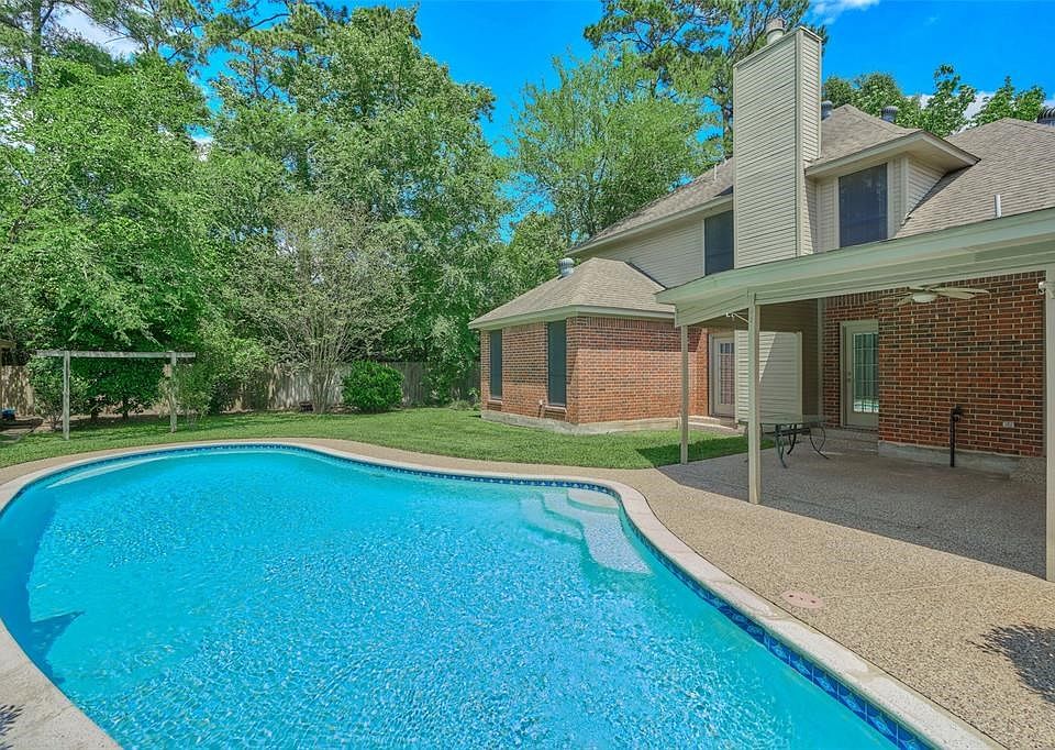 Welcome to 705 Forest Lane Court in River Plantation with its refreshing pool & wonderful floorplan. Come take a look!