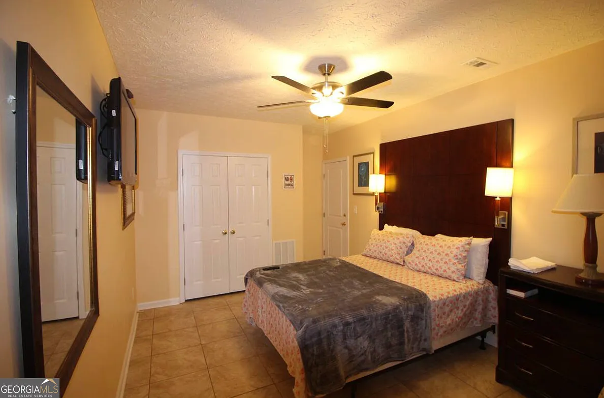 1 bed, 1.0 bath, 975 sqft, $1,175 — Photo 2