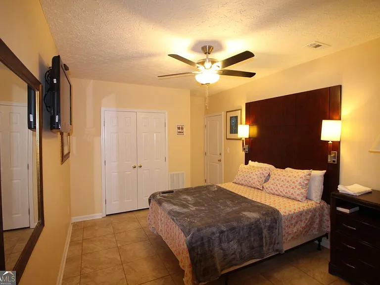 4168 Connor Dr #B — Photo 2